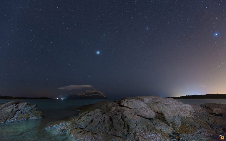 Porto Istana di notte